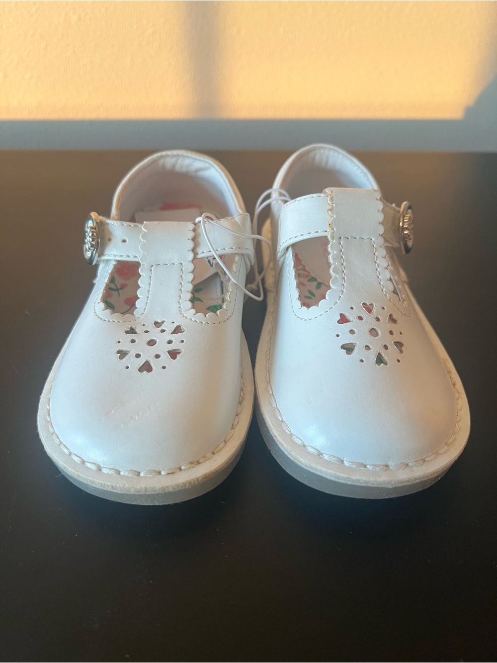 Cherokee Toddler Girl White T-Strap Floral-Lined Mary Jane Walking Shoes Size 8 - Picture 2 of 3
